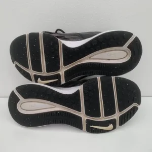 Size 5UK Nike trainers - Image 5