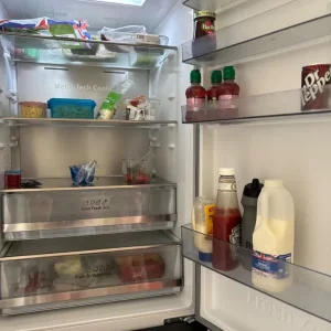 Hisense 60/40 fridge freezer - Image 2