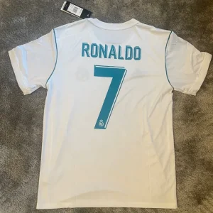 Real Madrid Ronaldo 7 Men's Medium Shirt - Image 2