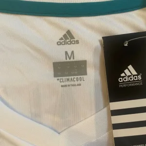 Real Madrid Ronaldo 7 Men's Medium Shirt - Image 4