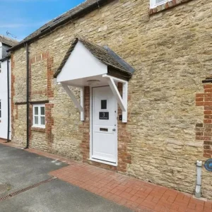 2 bedroom end of terrace house in Oakham, Rutland