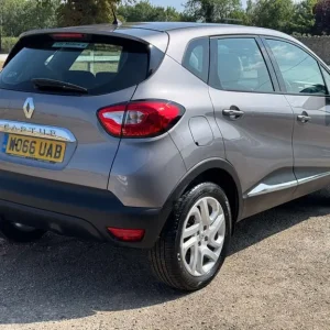 2017 Renault Captur 0.9L Dynamique Nav 5-door SUV - Image 6