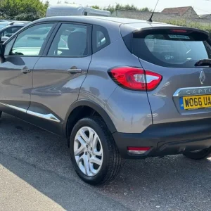 2017 Renault Captur 0.9L Dynamique Nav 5-door SUV - Image 8