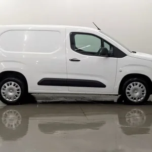 2020 Vauxhall Combo Turbo D 2300 Sportive Panel Van Diesel Manual - Image 2