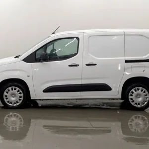 2020 Vauxhall Combo Turbo D 2300 Sportive Panel Van Diesel Manual - Image 3
