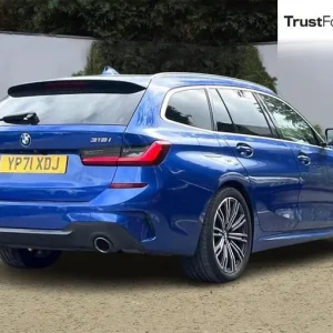 2021 BMW 3 Series 318i M Sport 5-door with digital dash and heated seats - Image 4
