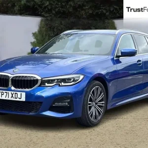 2021 BMW 3 Series 318i M Sport 5-door with digital dash and heated seats - Image 5
