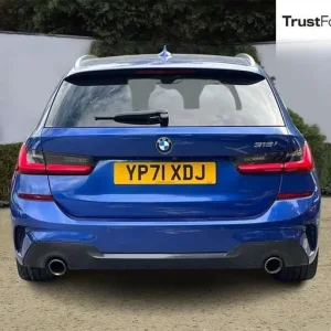 2021 BMW 3 Series 318i M Sport 5-door with digital dash and heated seats - Image 7
