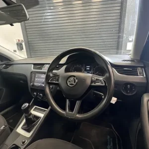 2019 Skoda Octavia 1.5 TSI ACT SE Euro 6 5dr Estate Petrol Manual - Image 7