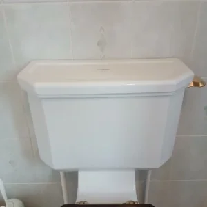 Bathroom pottery - Image 8