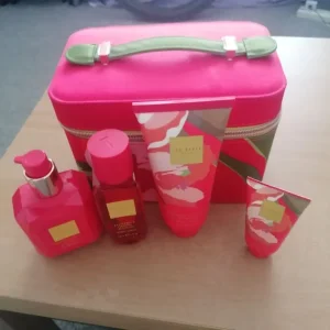 Ted baker case with lotions and spray - Image 2
