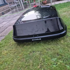 Roof box top box gloss black in good condition - Image 4