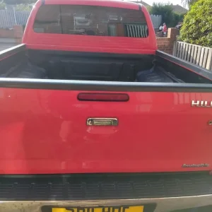 Toyota Hilux 2011 Pickup, 2982cc, Manual Transmission - Image 7