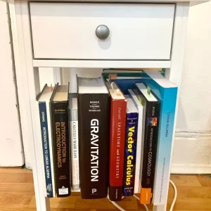 Cute little bedside table - Image 4