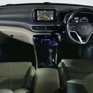 2019 Hyundai Tucson CRDi Premium SE 2.0L Diesel 4WD Estate - Image 3