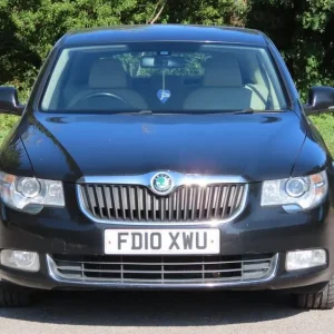 2010 Skoda Superb 2.0 TDI Elegance Euro 4 5-door hatchback diesel manual - Image 2