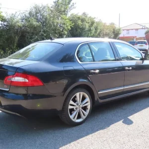 2010 Skoda Superb 2.0 TDI Elegance Euro 4 5-door hatchback diesel manual - Image 4