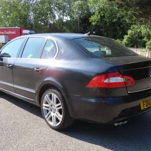 2010 Skoda Superb 2.0 TDI Elegance Euro 4 5-door hatchback diesel manual - Image 6