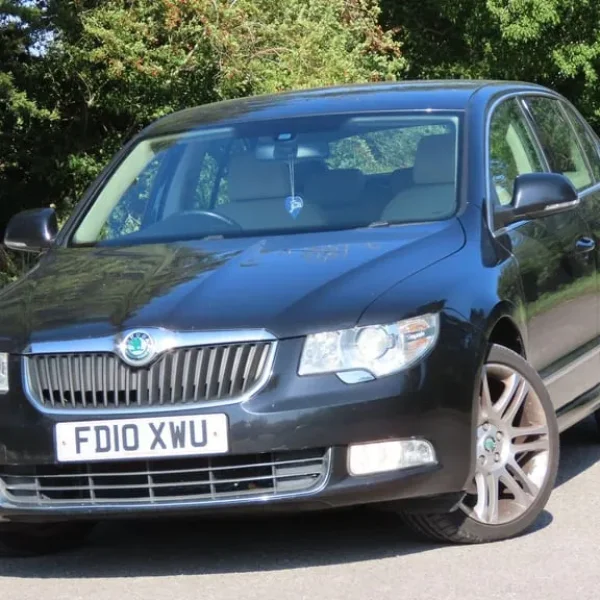 2010 Skoda Superb 2.0 TDI Elegance Euro 4 5-door hatchback diesel manual