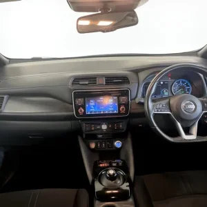 2018 Nissan Leaf 40kWh 2.0L Electric 5-door with Heated Seats and 360 Camera - Image 3