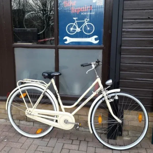 Bow Wharf Bicycle Workshop – Flat tyre and chain fixes