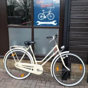 Bow Wharf Bicycle Workshop – Flat tyre and chain fixes