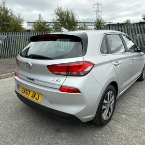 2017 Hyundai i30 SE Nav CRDi Blue Drive 1.6 Diesel Hatchback - Image 3