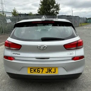 2017 Hyundai i30 SE Nav CRDi Blue Drive 1.6 Diesel Hatchback - Image 4