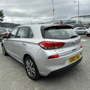 2017 Hyundai i30 SE Nav CRDi Blue Drive 1.6 Diesel Hatchback - Image 5