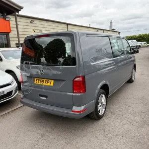 2019 Volkswagen Transporter T32 TDI Kombi Van - Image 4