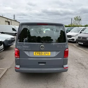2019 Volkswagen Transporter T32 TDI Kombi Van - Image 5