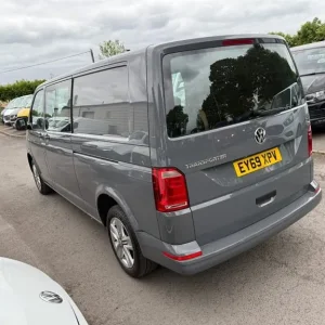 2019 Volkswagen Transporter T32 TDI Kombi Van - Image 7