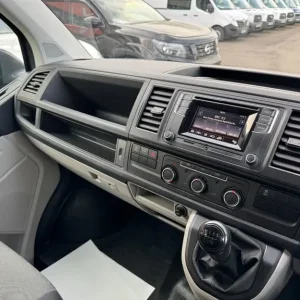 2019 Volkswagen Transporter T32 TDI Kombi Van - Image 8