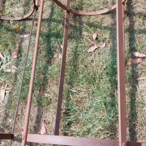 Pair of vintage 8ft garden obelisks with solid steel and cast iron crowns - Image 2