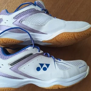 Yonex Power Cushion 35L badminton shoes size 7.5 women - Image 3