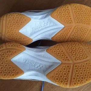 Yonex Power Cushion 35L badminton shoes size 7.5 women - Image 6