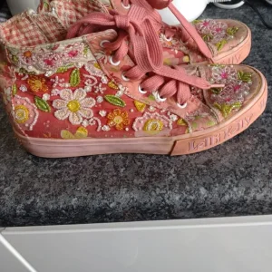 Pair of girls Lelli Kelly boot trainers size 3 - Image 3