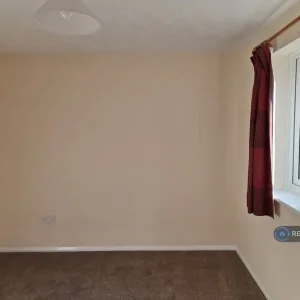 1 bedroom flat in Baker Court, E11 - Image 4