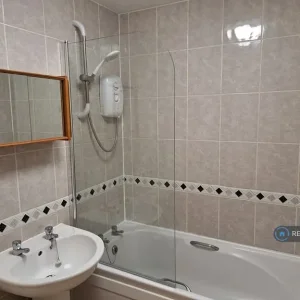 1 bedroom flat in Baker Court, E11 - Image 5