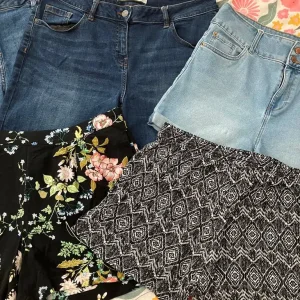 Ladies size 14 shorts - Image 3