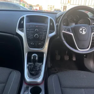 2012 Vauxhall Astra 1.4 hatchback - Image 4
