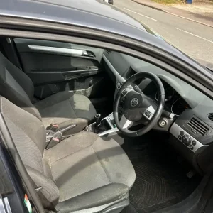 Vauxhall Astra Hatchback 2010 Manual 1364cc 5-door - Image 4