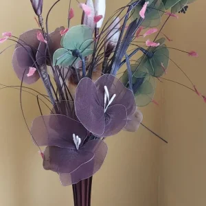 Artificial flowers in a glass vase - Image 4