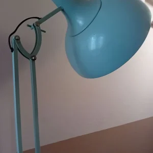 Freestanding studio lamp
