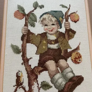 Framed cross-stitch Hummel - Image 3