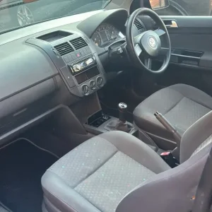 Volkswagen Polo 2005 3-door manual hatchback - Image 2