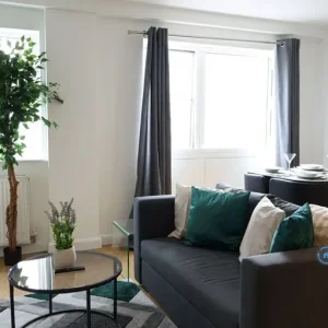 1 bedroom flat in Westferry Road, E14