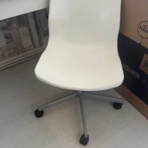 Makeup table, chair, standing mirror & LED lights - Image 5