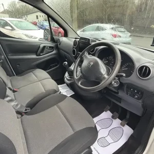 2017 Peugeot Partner 1.6 BlueHDi 854 Professional 5-door van - Image 4