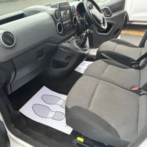 2017 Peugeot Partner 1.6 BlueHDi 854 Professional 5-door van - Image 6